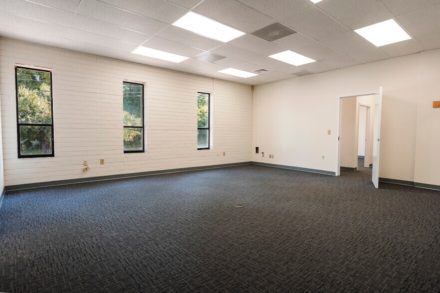 More Photos Of 510 Corliss St, Greensboro Light Manufacturing For Lease