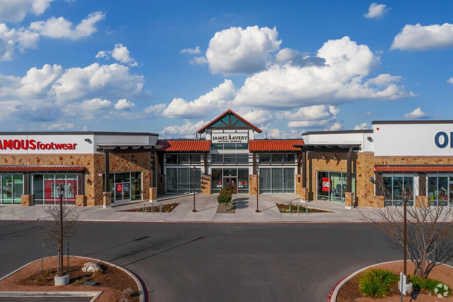 More Photos Of 415 W Loop 1604 S, San Antonio Unknown For Lease