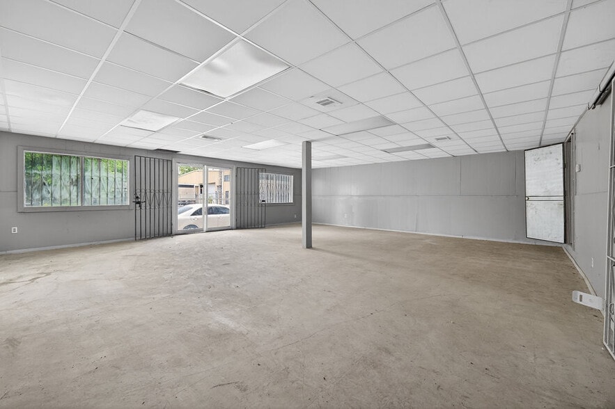 More Photos Of 905 Ruiz St, San Antonio Storefront For Sale