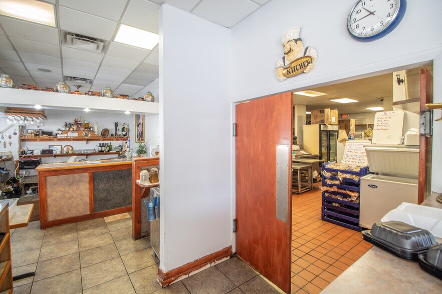 More Photos Of 1130 N Tamiami Trl, North Fort Myers Restaurant For Sale