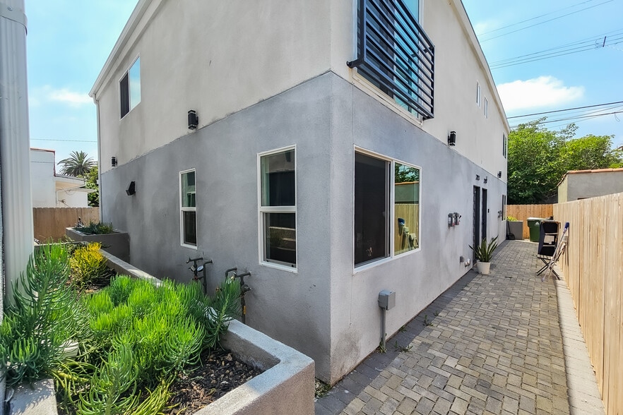 More Photos Of 2223 S Highland Ave, Los Angeles Apartments For Sale