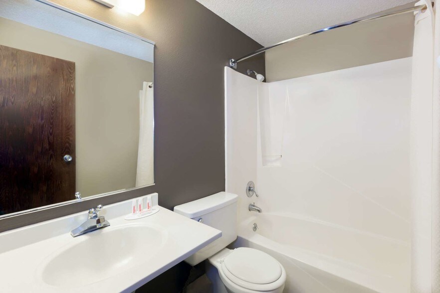 More Photos Of 1757 N US Highway 71, Carroll Hotel For Sale