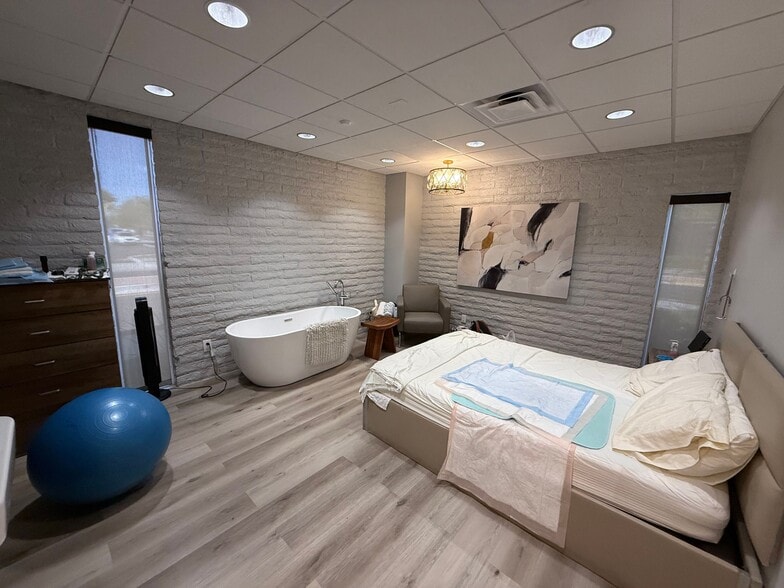 More Photos Of 1197 E Oak St, Phoenix Medical For Sale