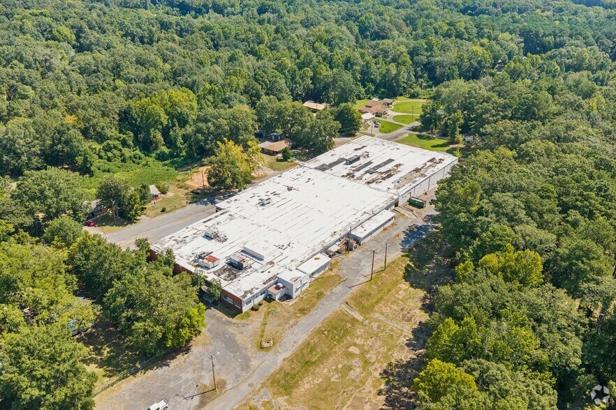 More Photos Of 300 N Newton Ave, Newton Manufacturing For Sale