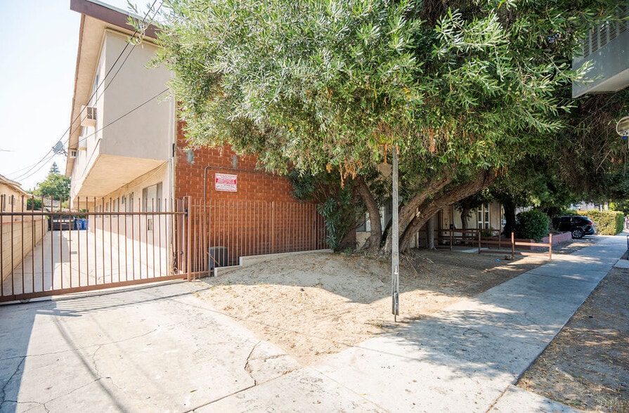 More Photos Of 6535 Fulton Ave, Van Nuys Apartments For Sale