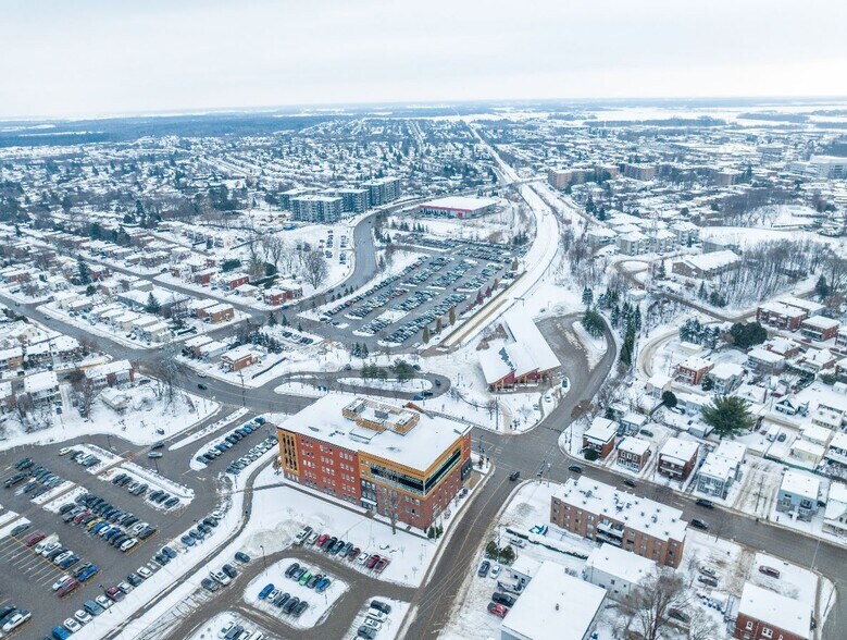 More Photos Of 275 Rue Latour, St-Jérôme Office For Sale