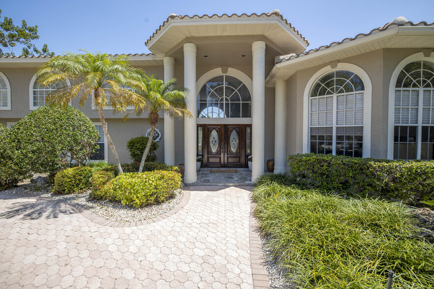 Primary Photo Of 1366 Roberts Bay Ln, Siesta Key Apartments For Sale