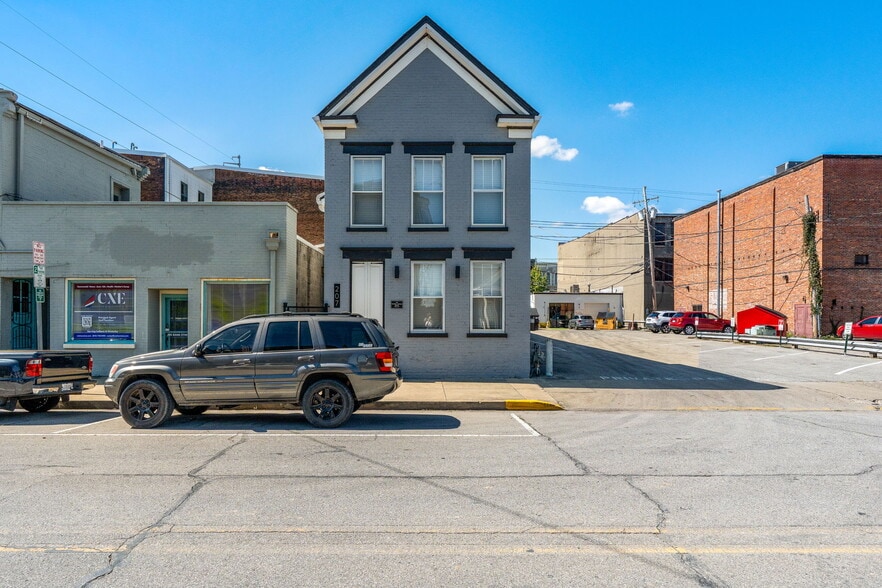 More Photos Of 207 Bank St, New Albany Apartments For Sale