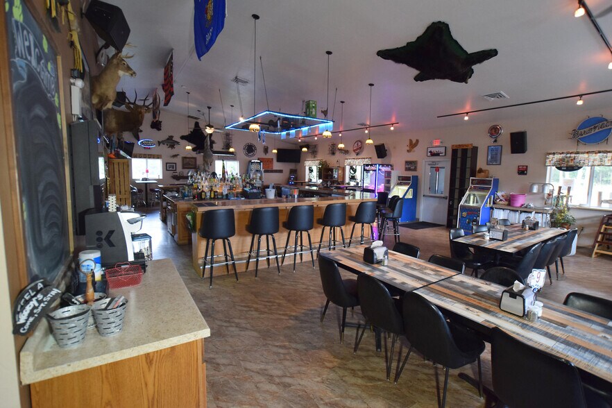 More Photos Of N7625 Parkway Rd, Crivitz Restaurant For Sale