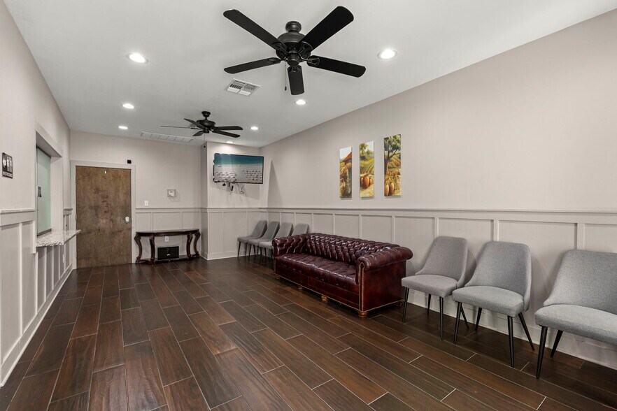 More Photos Of 9518 Tioga Dr, San Antonio Office For Sale