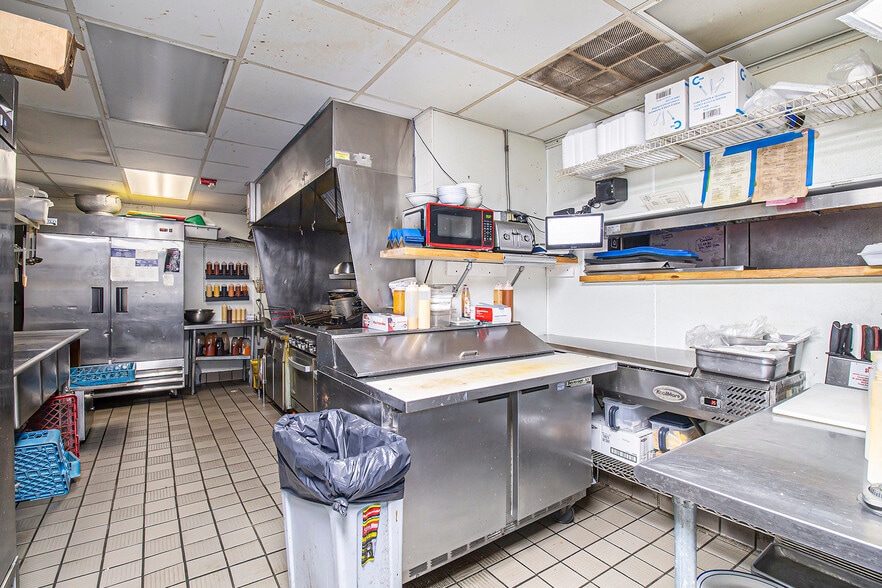 More Photos Of 5153 Fenton Rd, Flint Restaurant For Sale