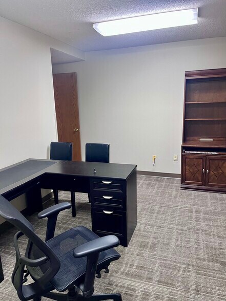 More Photos Of 408 N Main St, Noble Medical For Lease