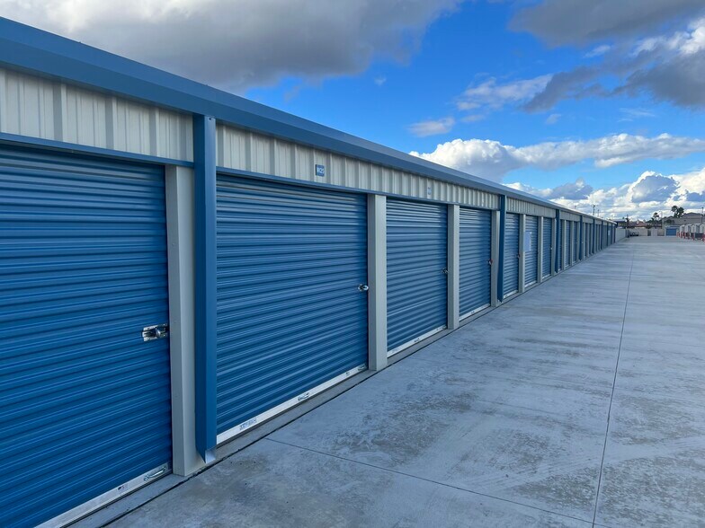 Primary Photo Of 4840 Allen Rd, Bakersfield Self Storage For Sale