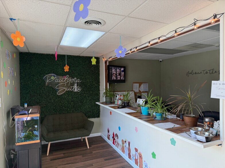 More Photos Of 104 Woodward Hill Rd, Edwardsville Office For Sale