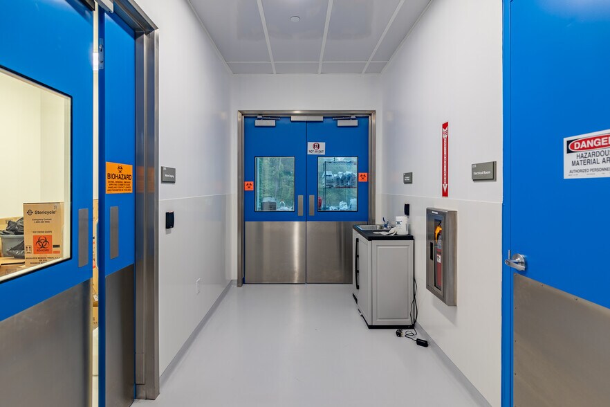 More Photos Of 727 Norristown Rd, Lower Gwynedd Research And Development For Lease