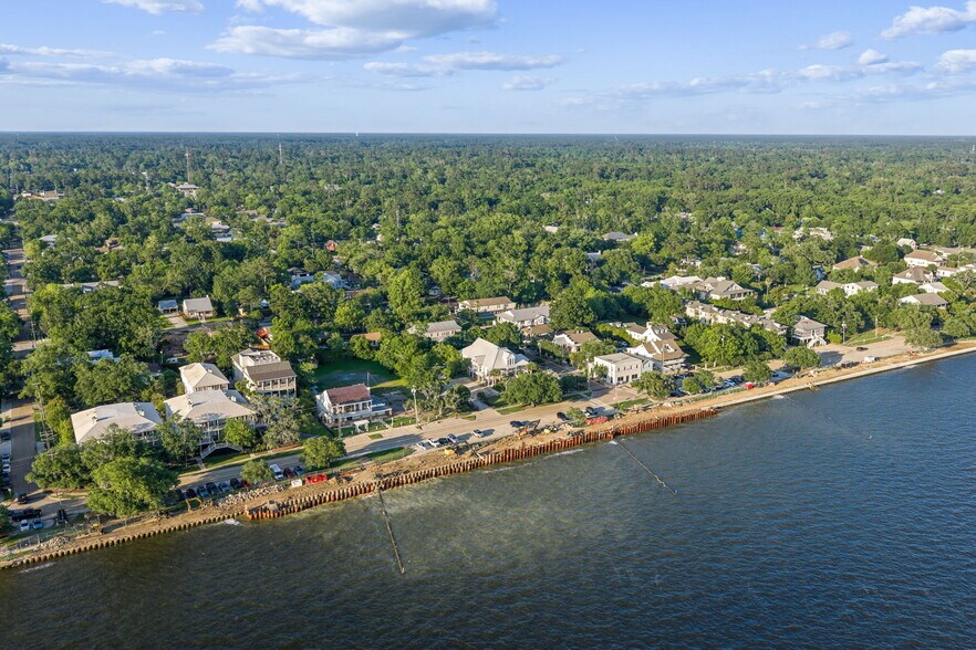 More Photos Of 2001 Lakeshore Dr, Mandeville Office For Sale