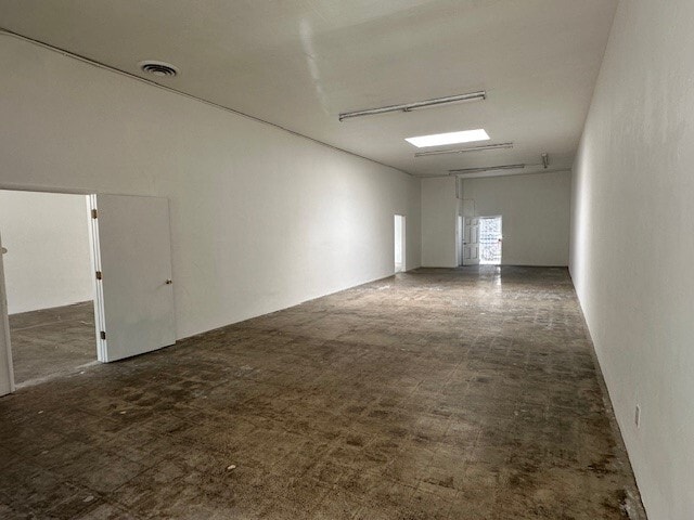 More Photos Of 11012 Magnolia Blvd, North Hollywood Storefront For Lease