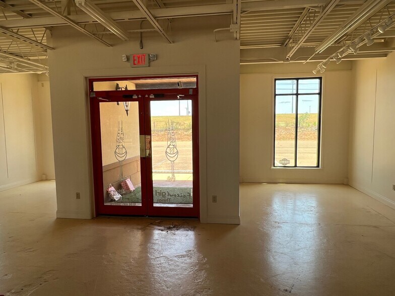 More Photos Of 1410 Apache Dr, Mccomb Freestanding For Lease