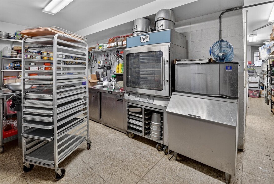 More Photos Of 5937 W Higgins Lake Dr, Roscommon Restaurant For Sale