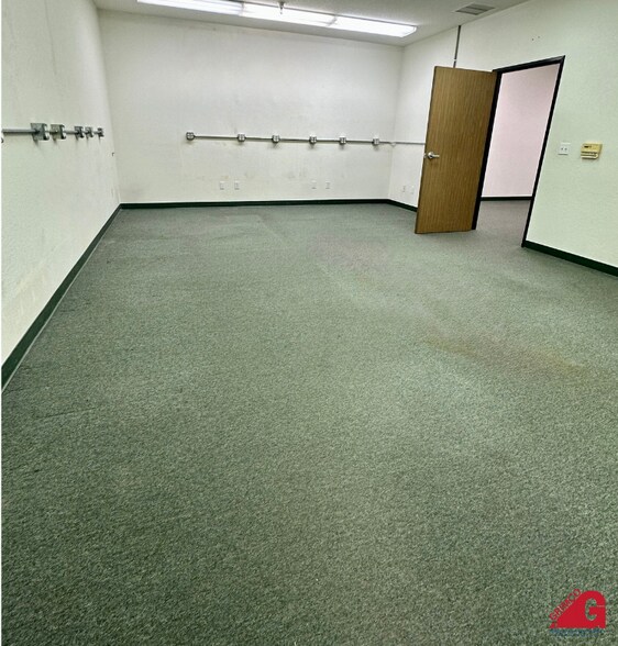 More Photos Of 855 E Easy St, Simi Valley Warehouse For Lease