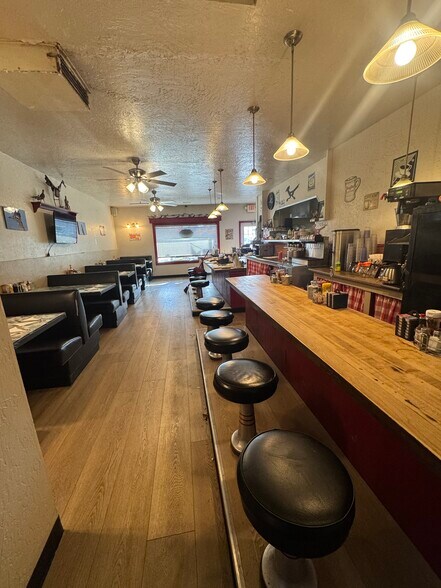 More Photos Of 140 Douglas St, Dayton General Retail For Lease