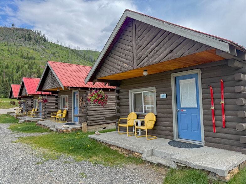 More Photos Of 113 Main St W, Cooke City Hotel For Sale