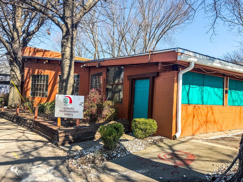 More Photos Of 242 SE Boulevard, Atlanta Restaurant For Sale