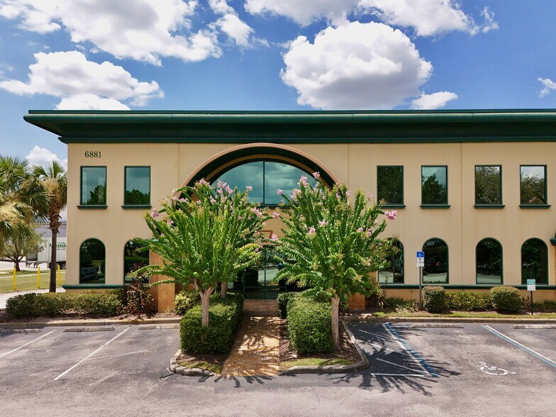 More Photos Of 6881 Kingspointe Pky, Orlando Business Park For Sale
