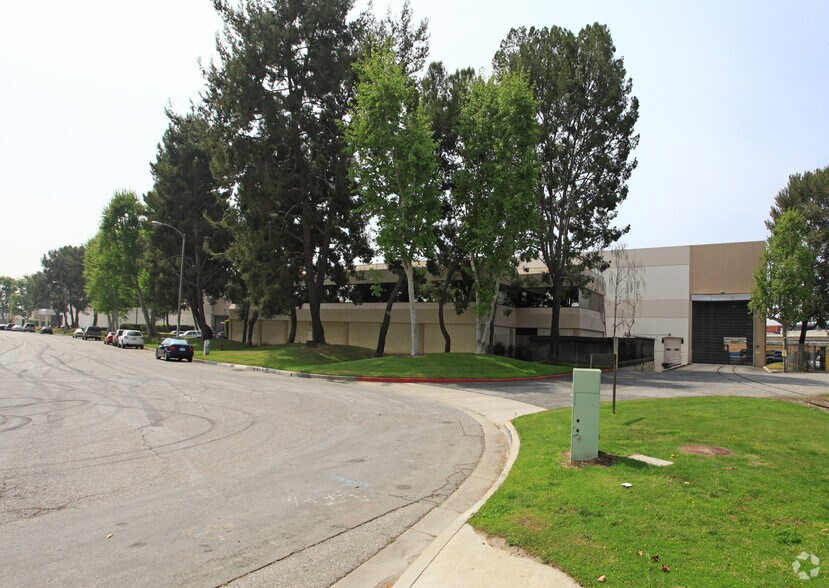 More Photos Of 14001-14003 Orange Ave, Paramount Warehouse For Lease
