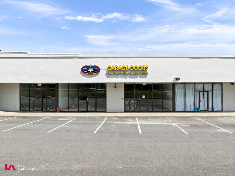 More Photos Of 6889 Peachtree Industrial Blvd, Peachtree Corners Showroom For Lease