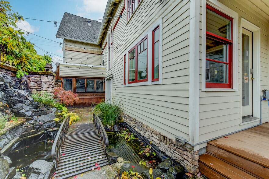 More Photos Of 1313 Washington St, Sumner Religious Facility For Sale