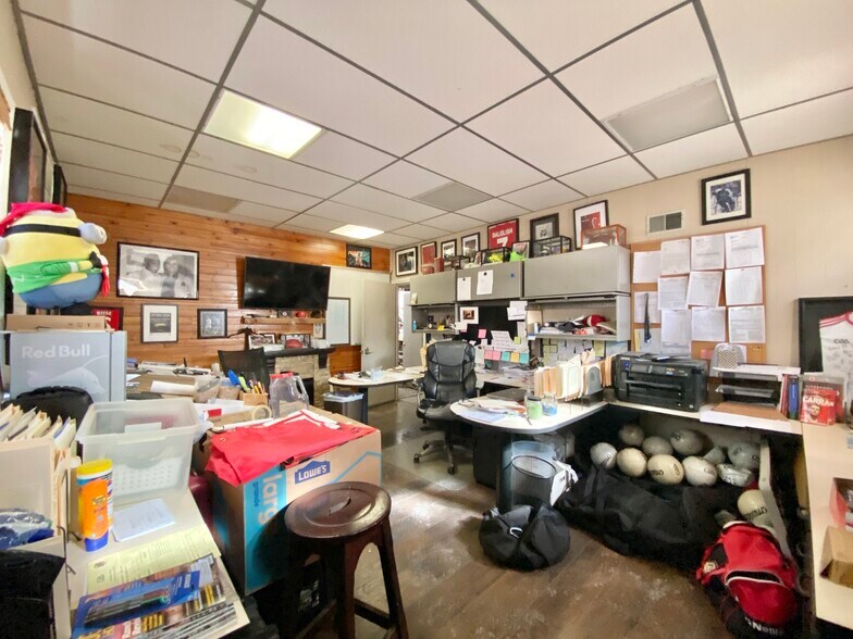 More Photos Of 8329 Delaware Ave, Upper Darby Service For Sale