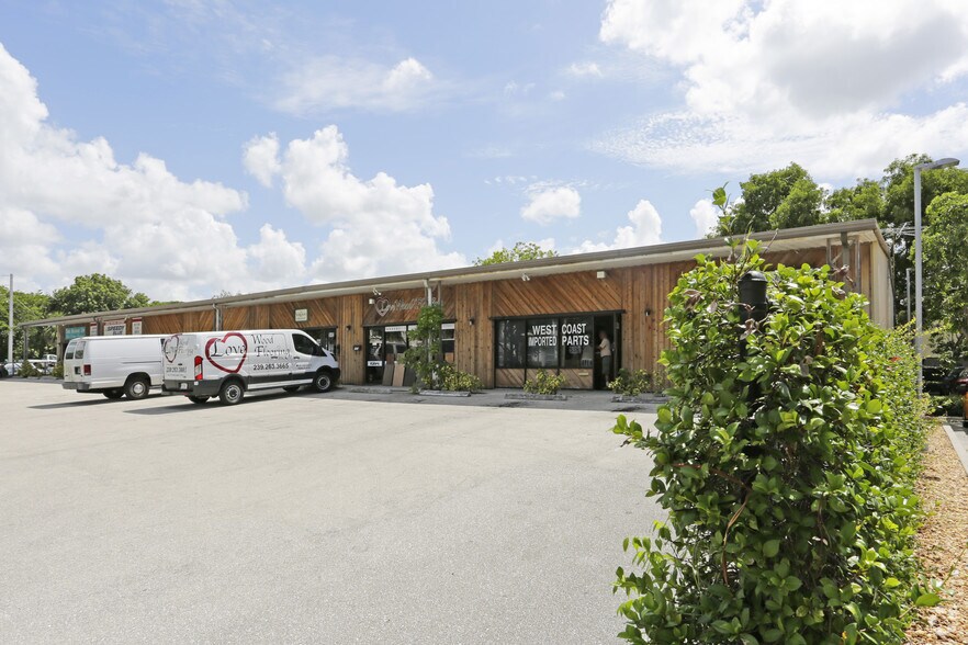 More Photos Of 524-550 10th St N, Naples Storefront Retail Office For Lease