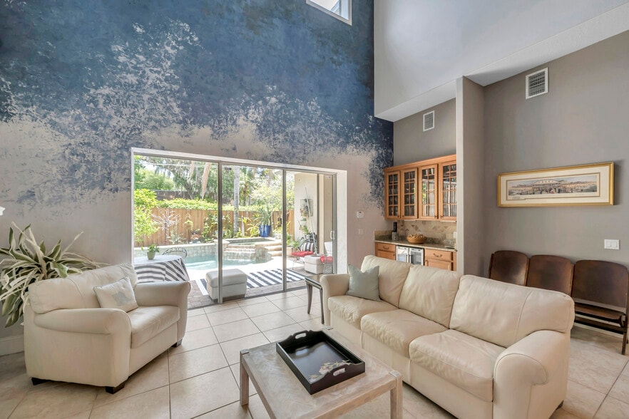 More Photos Of 429 2nd St S, Safety Harbor Specialty For Sale