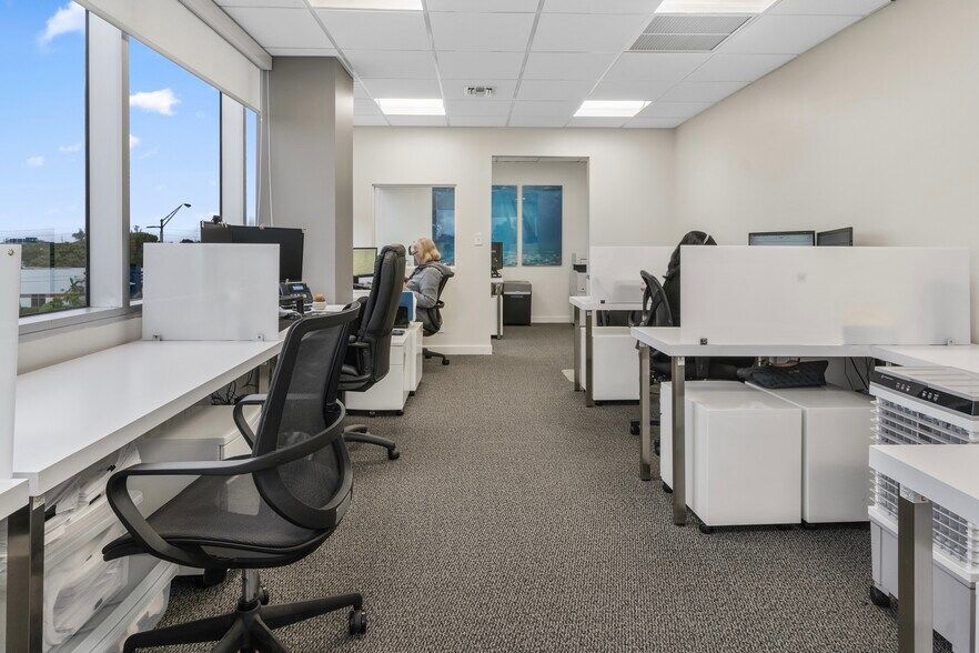 More Photos Of 701 E Commercial Blvd, Oakland Park Medical For Sale