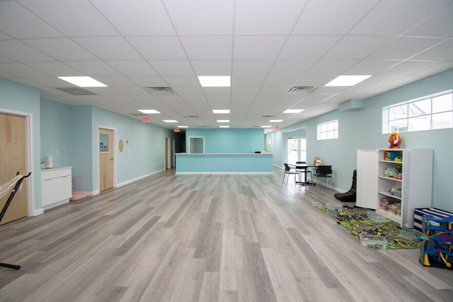 More Photos Of 4535 Tamiami Trl, Port Charlotte Office For Lease