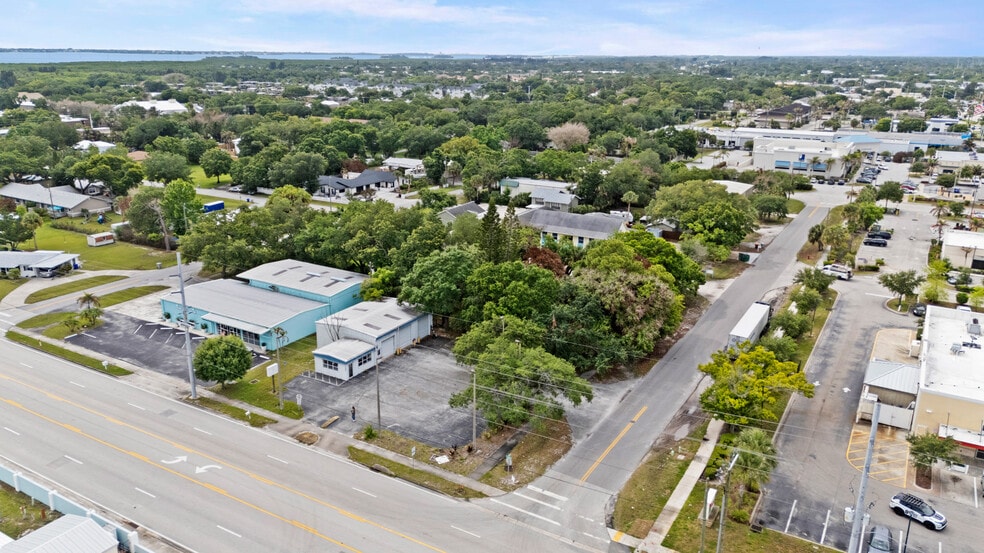 More Photos Of 725 12th St, Vero Beach Auto Repair For Sale