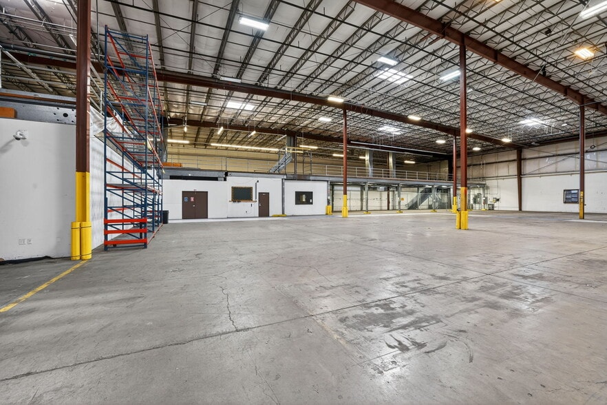 More Photos Of 12745 Earhart Ave, Auburn Distribution For Lease