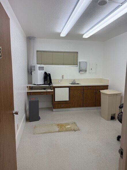 More Photos Of 1467 Palma Rd, Bullhead City Office For Sale