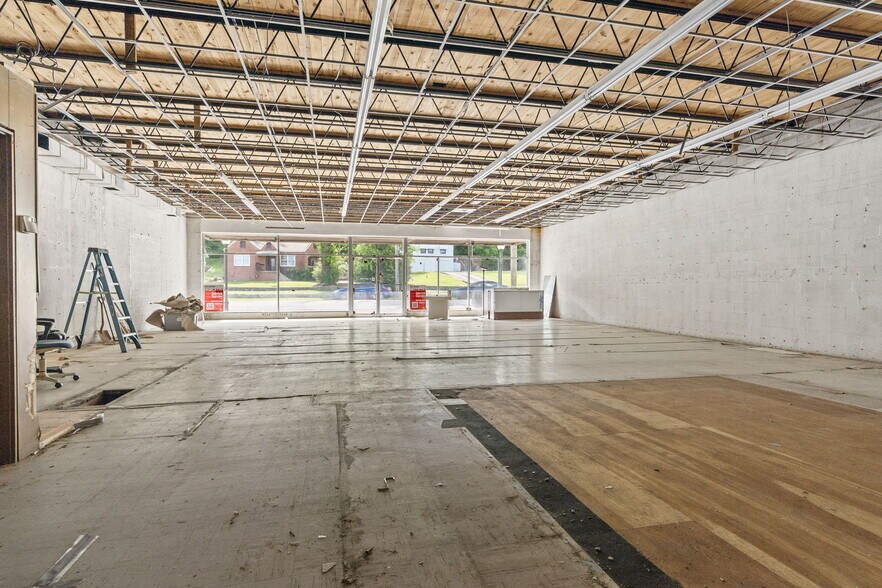 More Photos Of 140 1st S, Alabaster Storefront For Sale