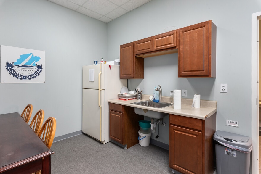 More Photos Of 129 Oakpark Dr, Mooresville Light Manufacturing For Lease