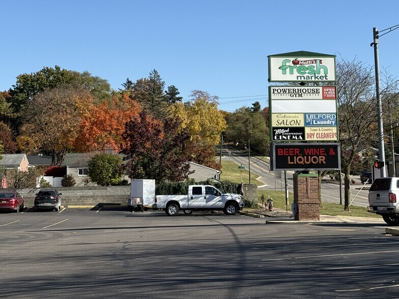 More Photos Of 945-965 E Summit St, Milford General Retail For Lease