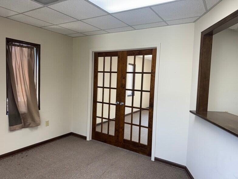 More Photos Of 411 W Gordon St, Thomaston Medical For Sale