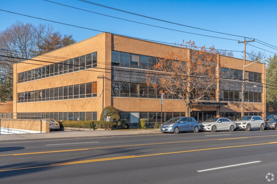 More Photos Of 445 Northern Blvd, Great Neck Unknown For Lease