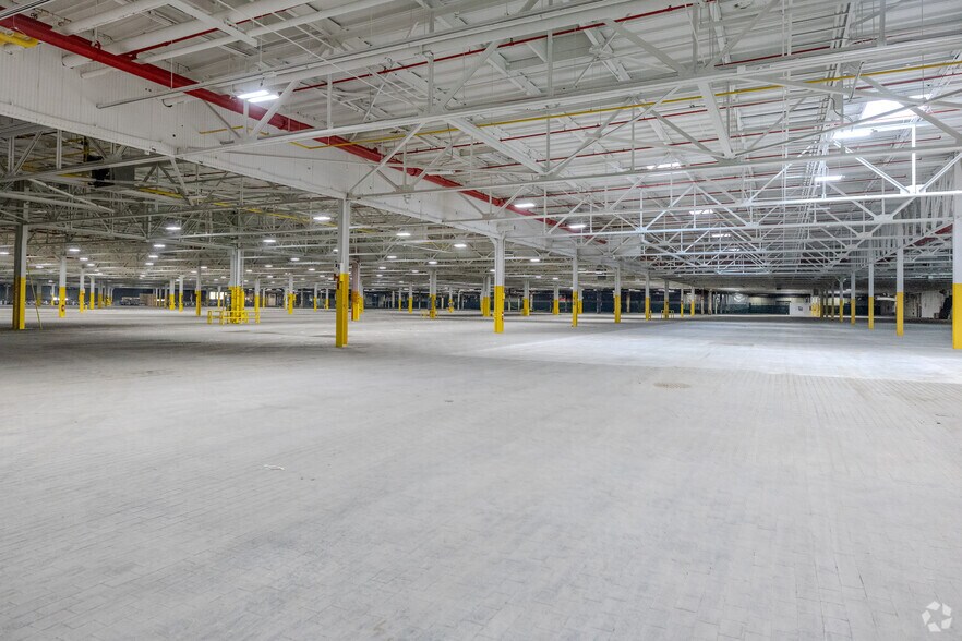 More Photos Of 3300 N 124th St, Milwaukee Manufacturing For Lease