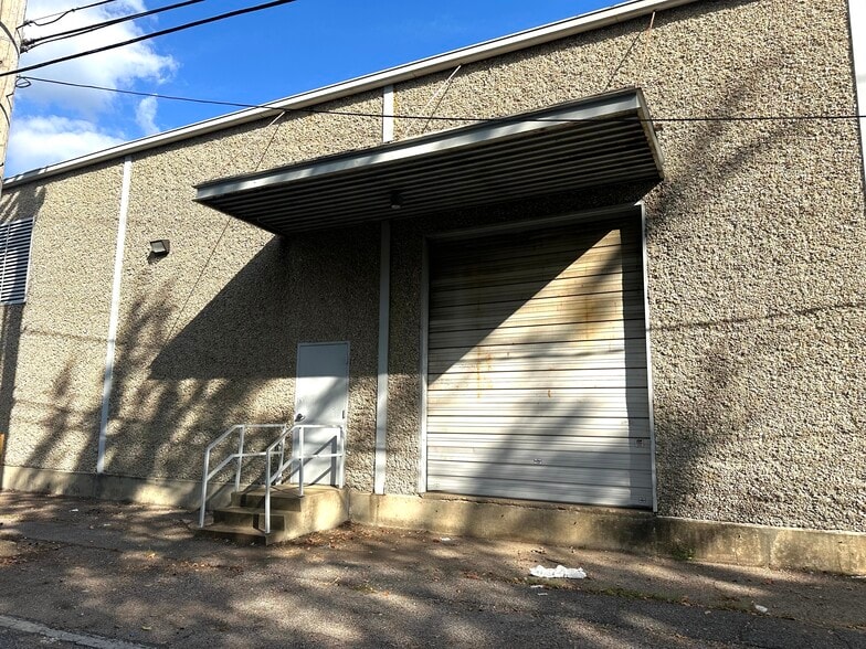 More Photos Of 610 National St, Memphis Freestanding For Lease