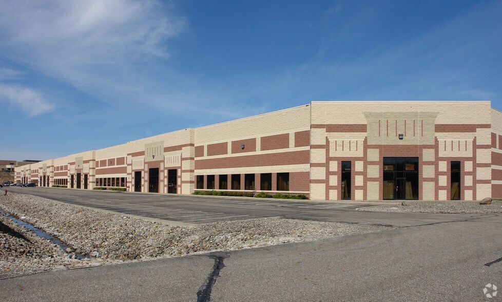 More Photos Of 2477 Edison Blvd, Twinsburg Warehouse For Lease
