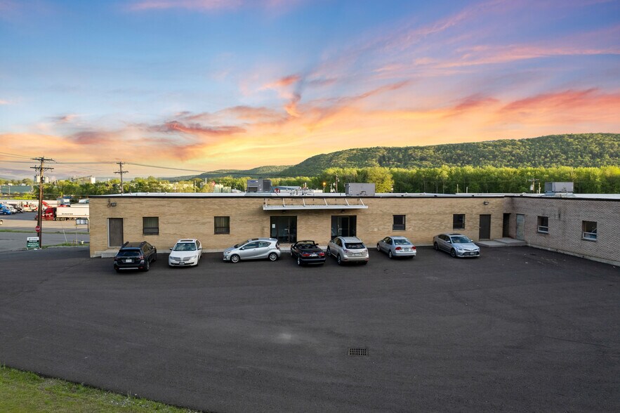More Photos Of 63 Barlow Rd, Binghamton Distribution For Lease