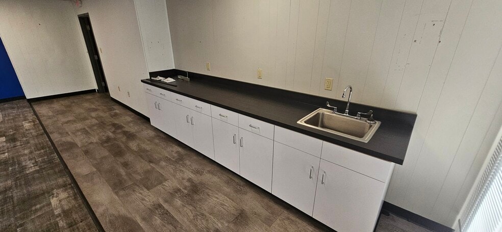 More Photos Of 2655-2711 S Dixie Hwy, Kettering Unknown For Lease