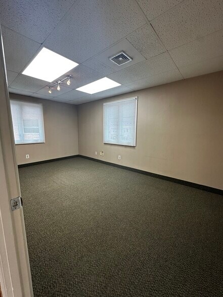 More Photos Of 3921-3951 University Dr, Fairfax Office For Lease